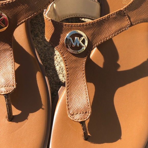 Micheal Kors Sandals set - Picture 6 of 12